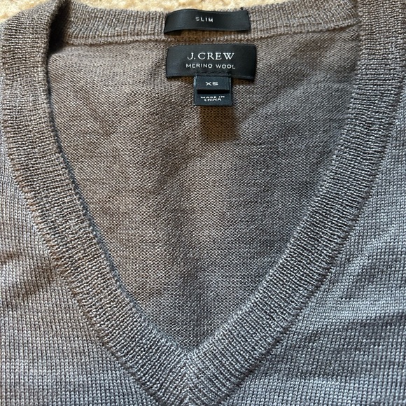 J Crew v-neck sweater (x-small slim fit) - Picture 2 of 3